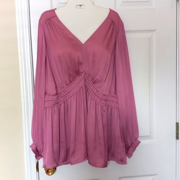 Torrid Long Sleeve Size 3X - Picture 2 of 8